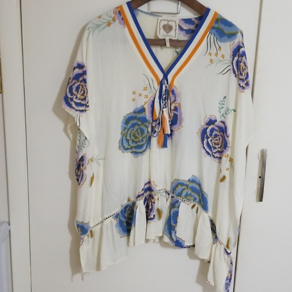 Top./ Beach coverup